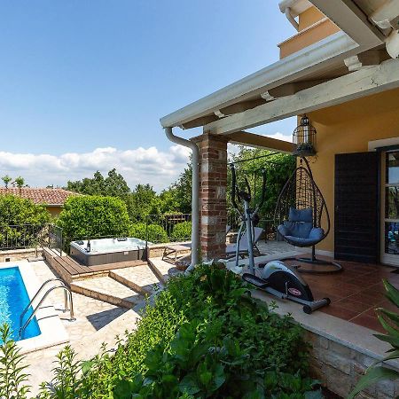 Villa Salvea With Heated Pool Montižana Zewnętrze zdjęcie