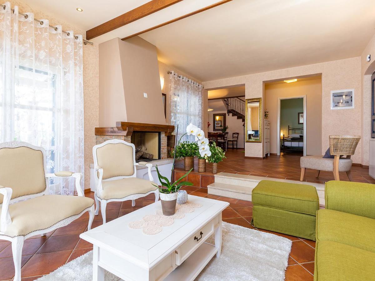 Villa Salvea With Heated Pool Montižana Zewnętrze zdjęcie