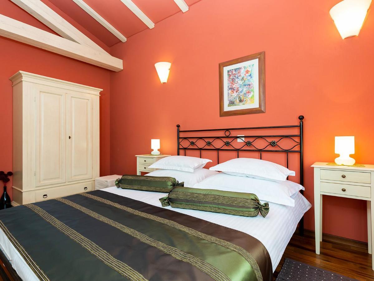 Villa Salvea With Heated Pool Montižana Zewnętrze zdjęcie