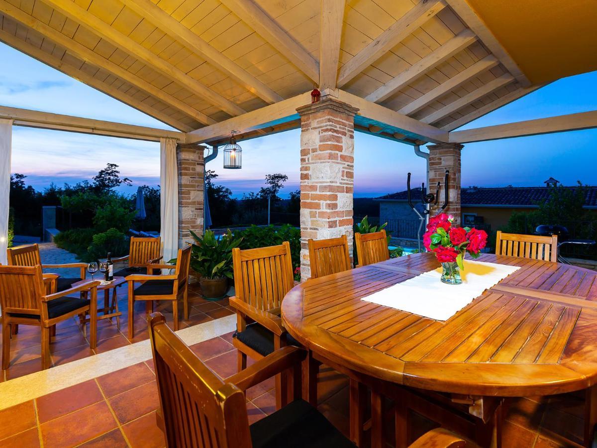 Villa Salvea With Heated Pool Montižana Zewnętrze zdjęcie