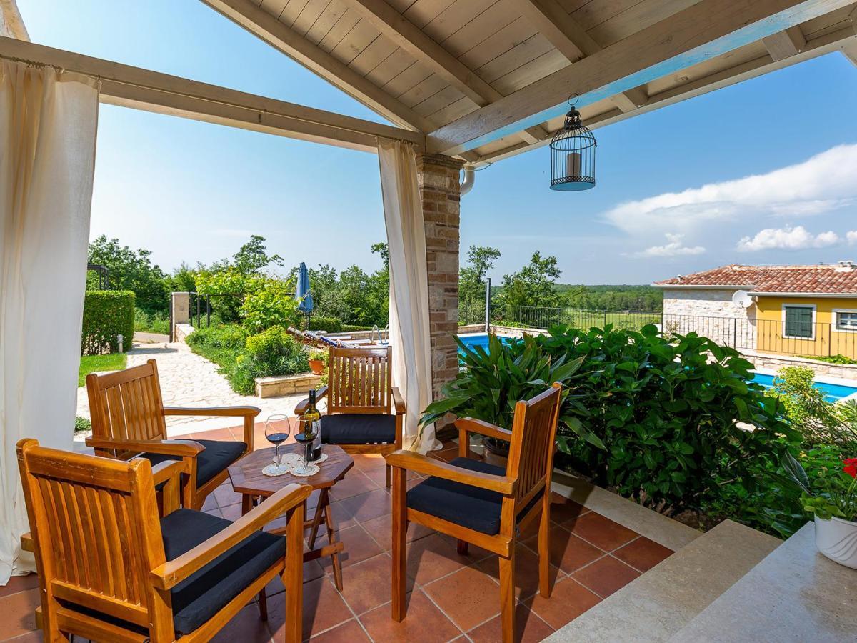 Villa Salvea With Heated Pool Montižana Zewnętrze zdjęcie